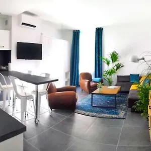 Apartment Beautifully Bright In Old Town, Saint-Tropez